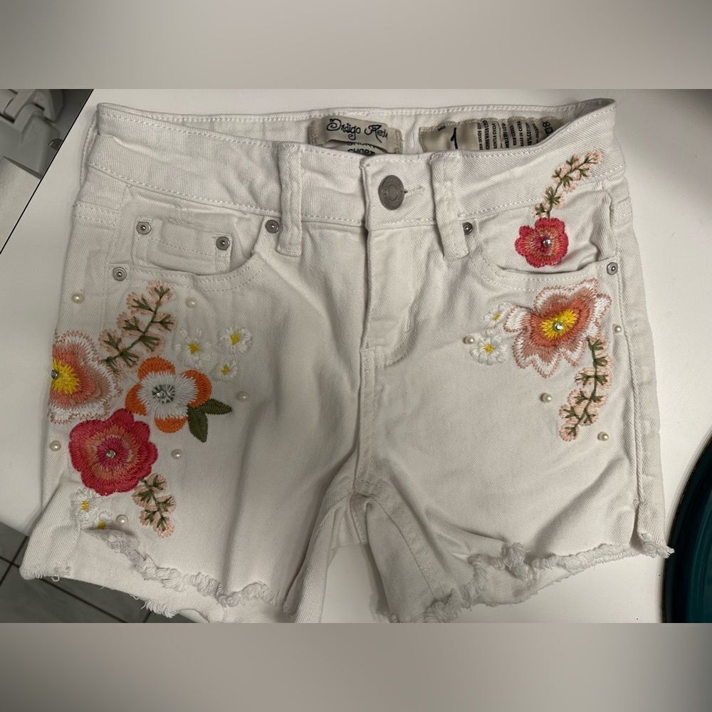 Indigo Rein Embroidered White Shorts- denim Size 1